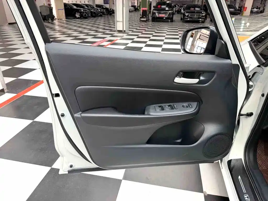 Honda Fit — миниатюра 6