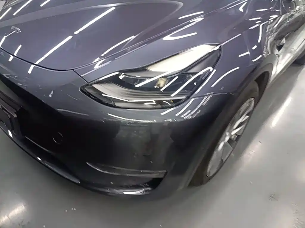 Tesla Model Y — миниатюра 24