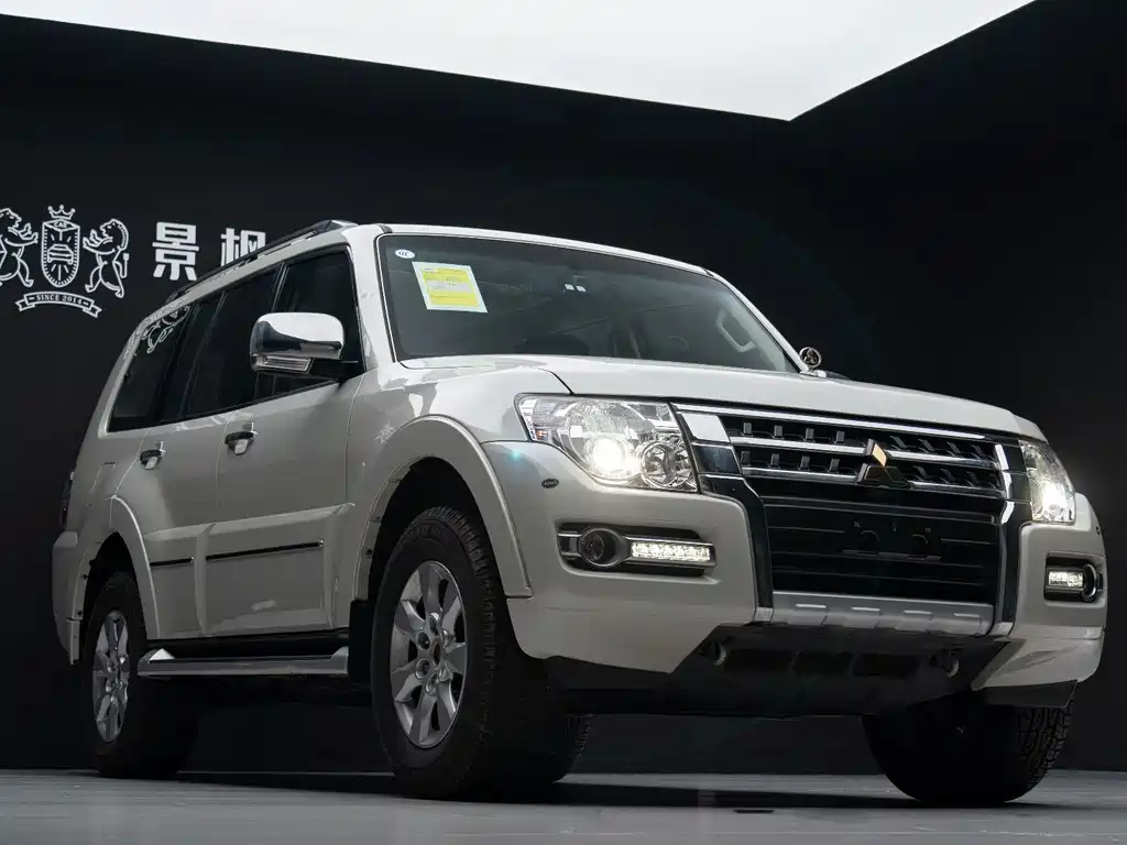 Mitsubishi Pajero (Import) — миниатюра 5