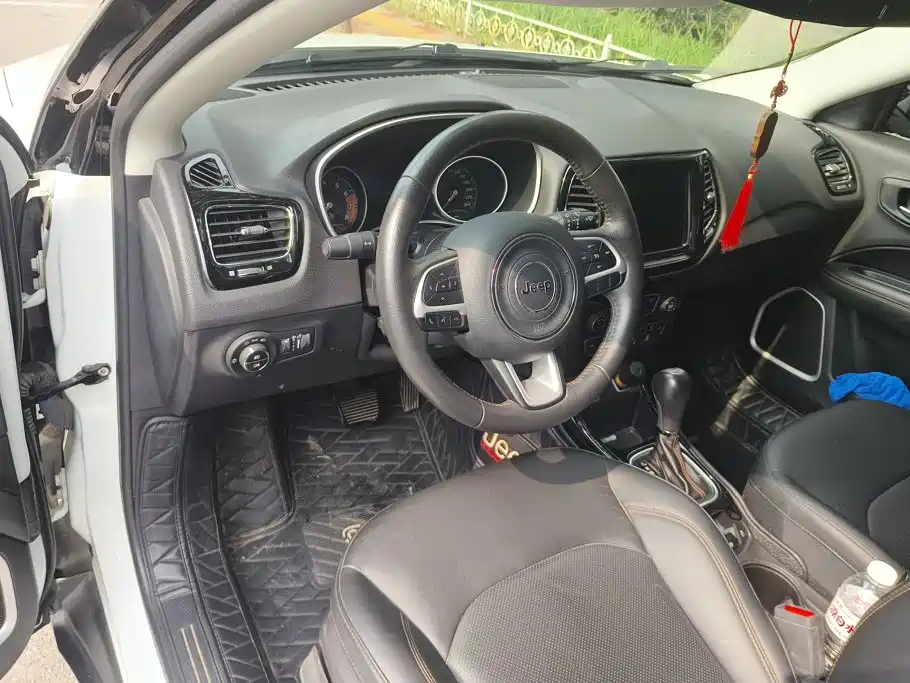 Jeep Compass — миниатюра 11