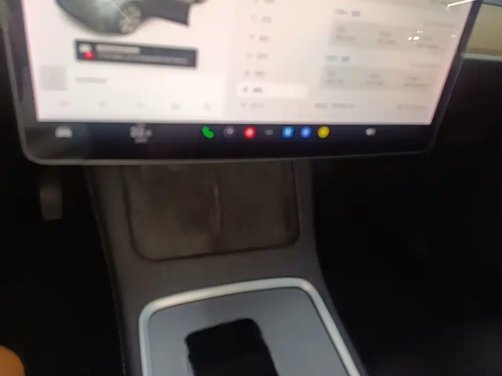 Tesla Model Y — миниатюра 9