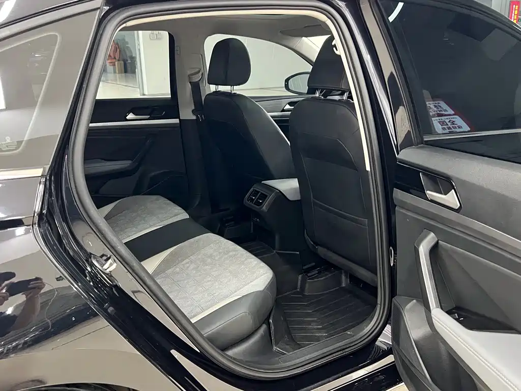 Volkswagen Lavida — миниатюра 10