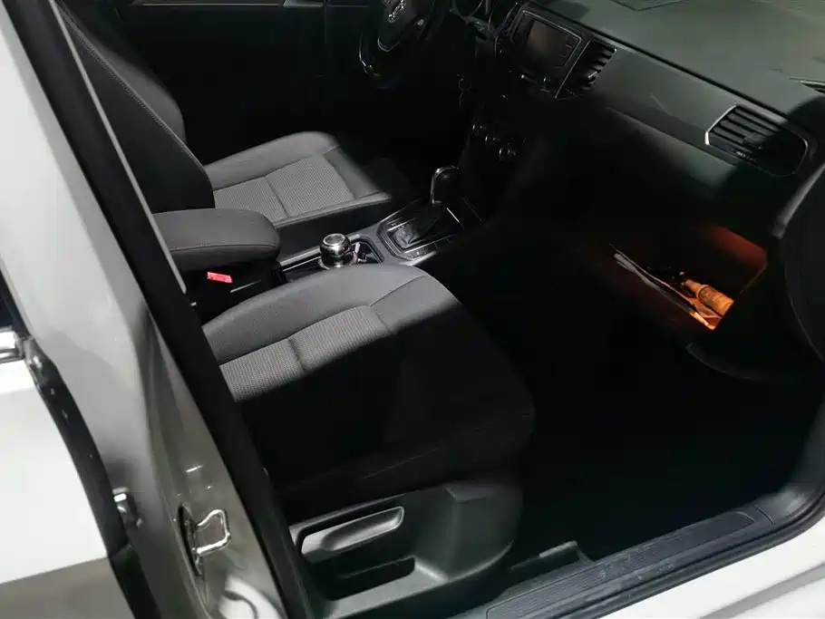 VOLKSWAGEN GOLF*JIAYU