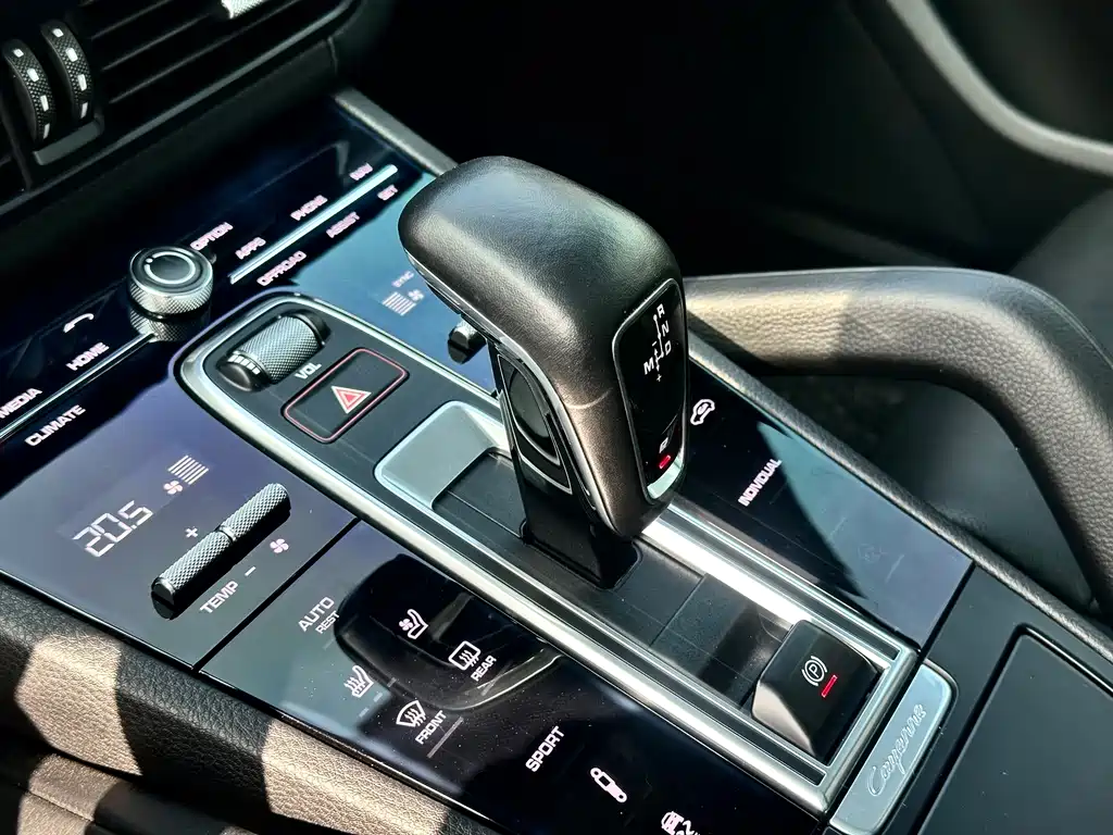 Porsche Cayenne — миниатюра 15
