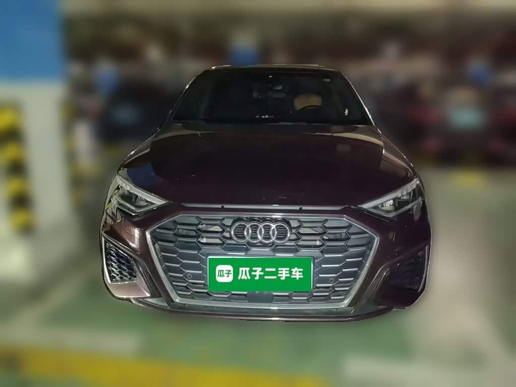 Audi A3 1.4 л 2023 г. красный/фиолетовый, пробег 32000 км