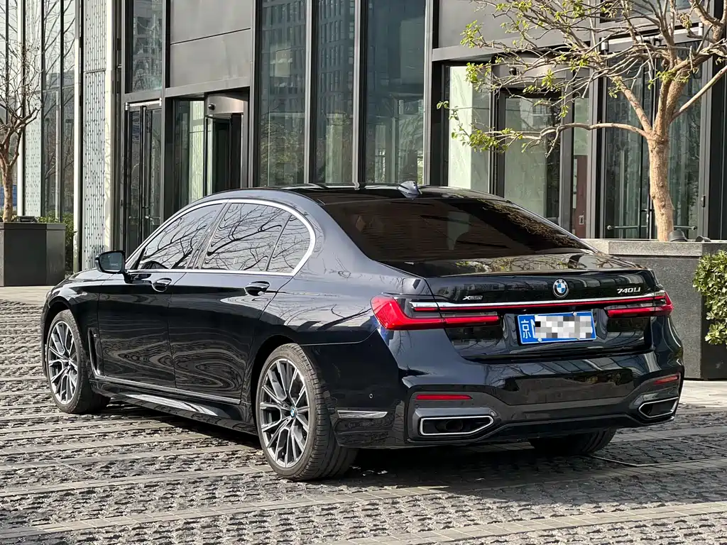 BMW 7 SERIES