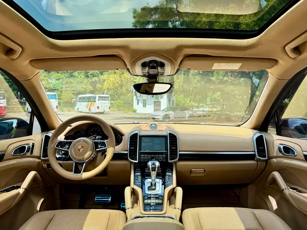 Porsche Cayenne — миниатюра 7