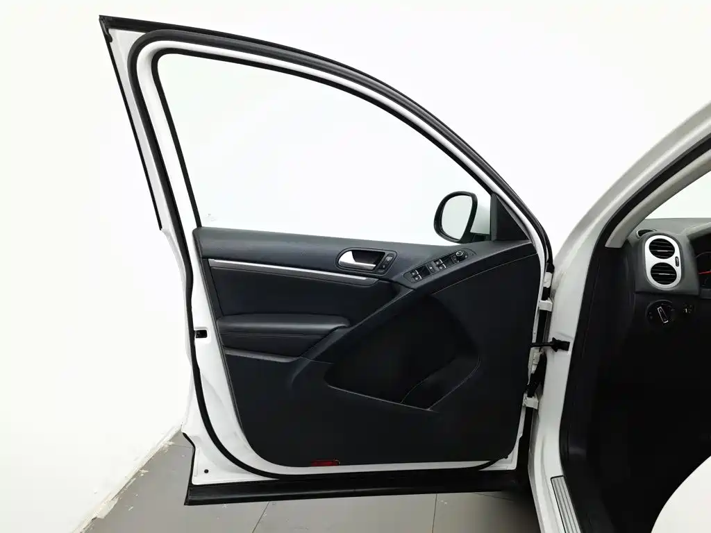 Volkswagen Tiguan — миниатюра 8