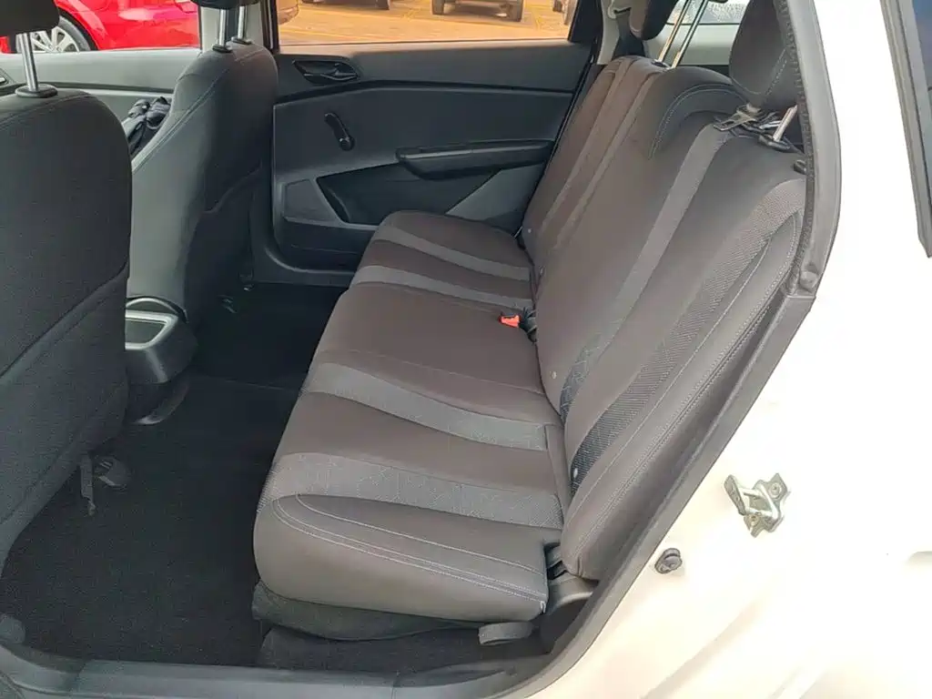 Baojun 310W — миниатюра 17