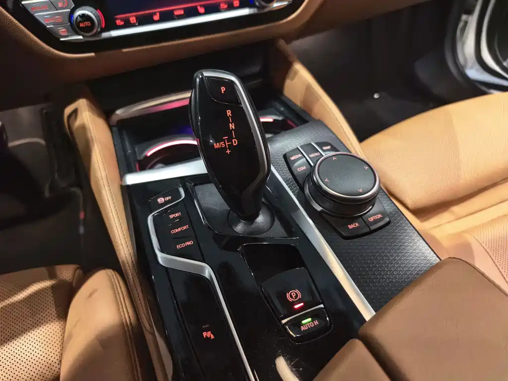 BMW 5 Series (Import) — миниатюра 9
