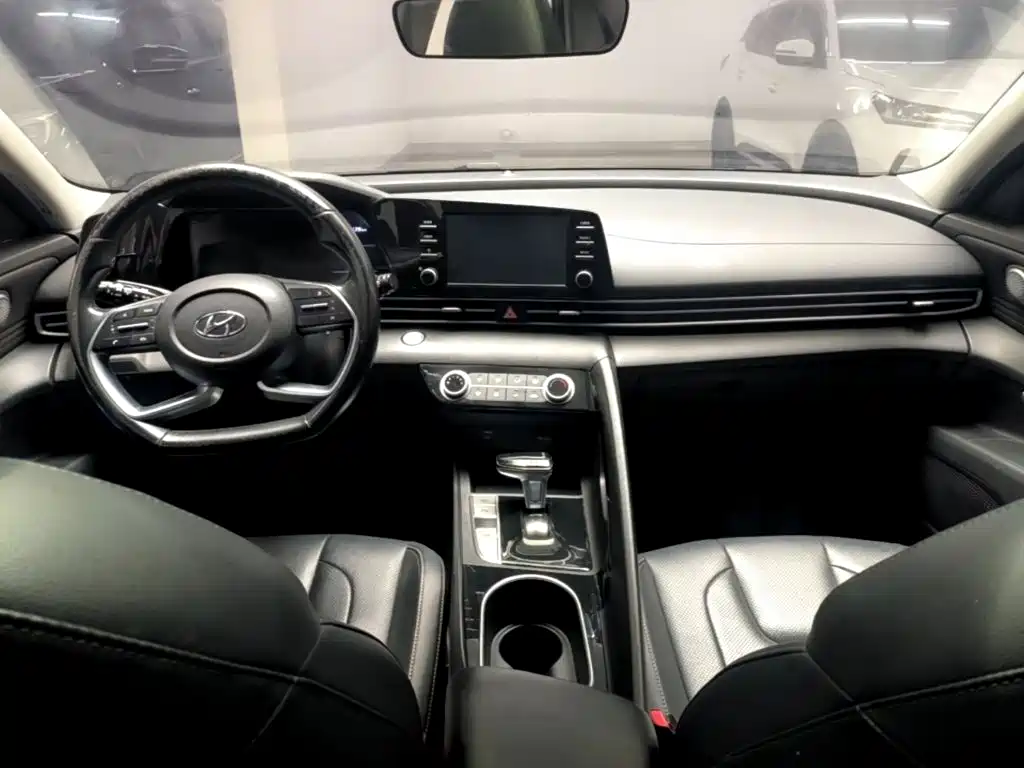 Hyundai Elantra — миниатюра 10