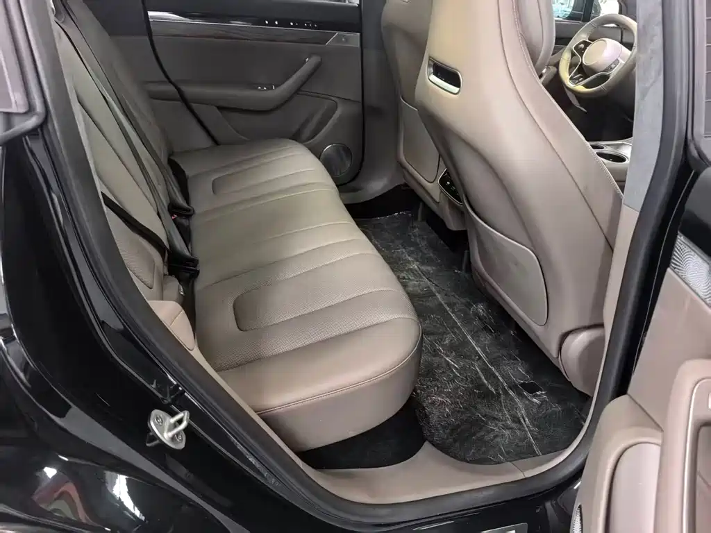 AITO WISDOM WORLD R7