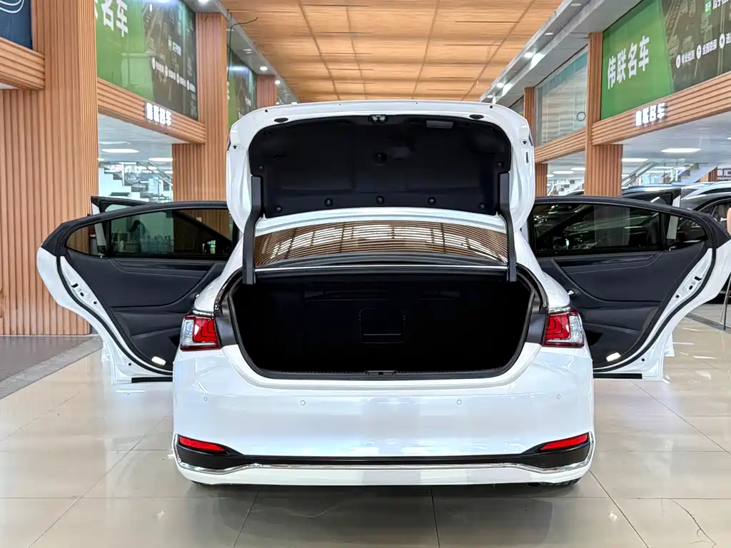 Lexus ES — миниатюра 26