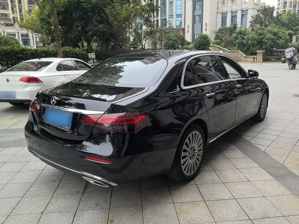Mercedes-Benz E-Class — миниатюра 7
