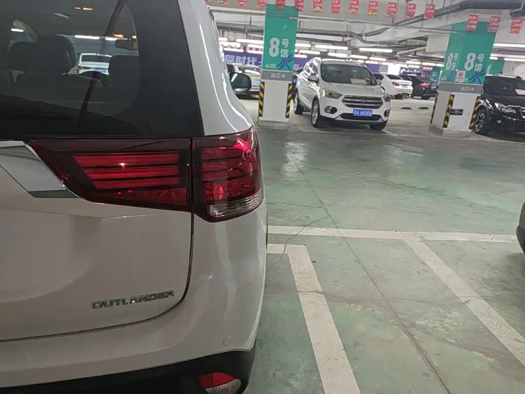 Mitsubishi Outlander — миниатюра 8