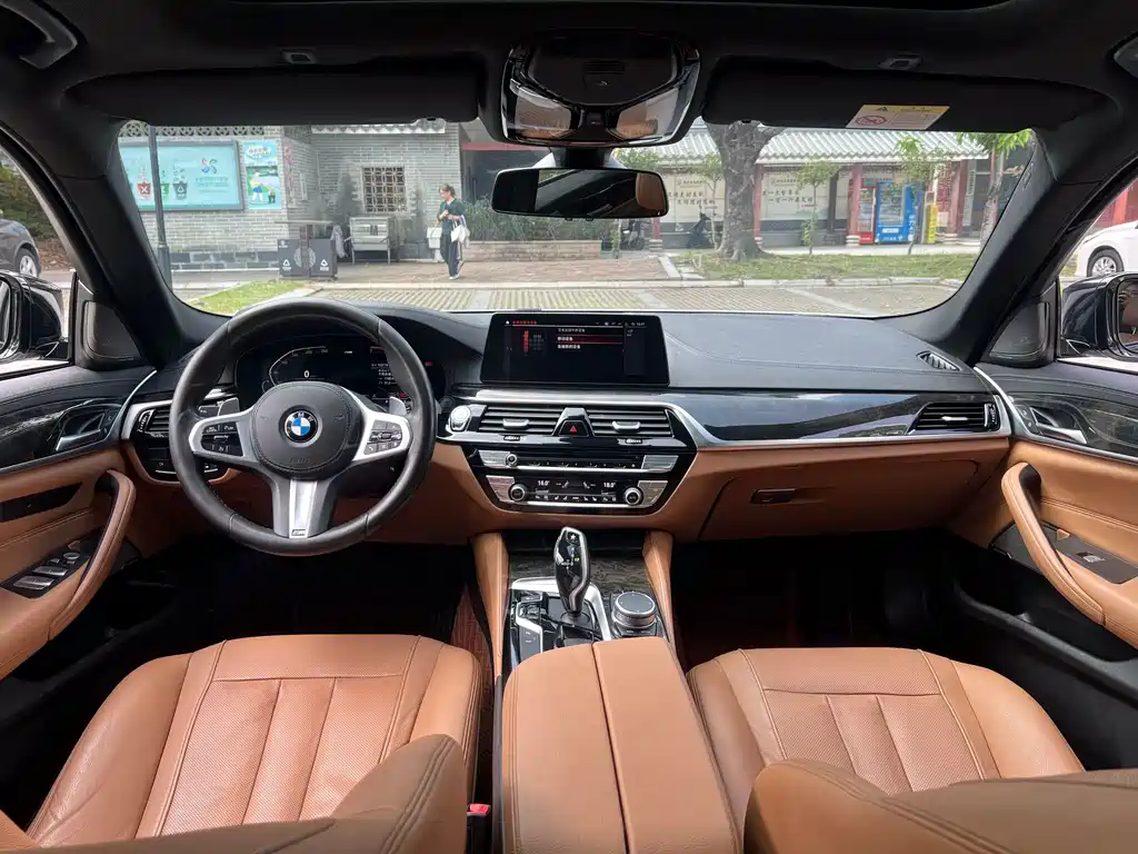 BMW 5 Series — миниатюра 5