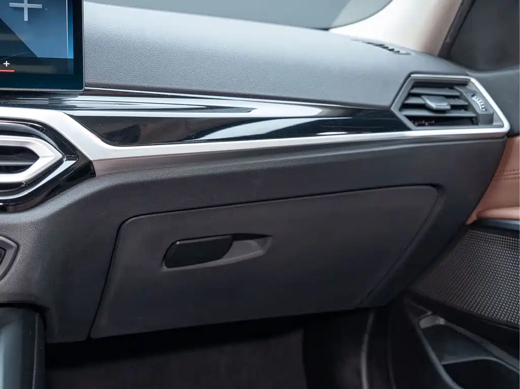 BMW 3 Series — миниатюра 18
