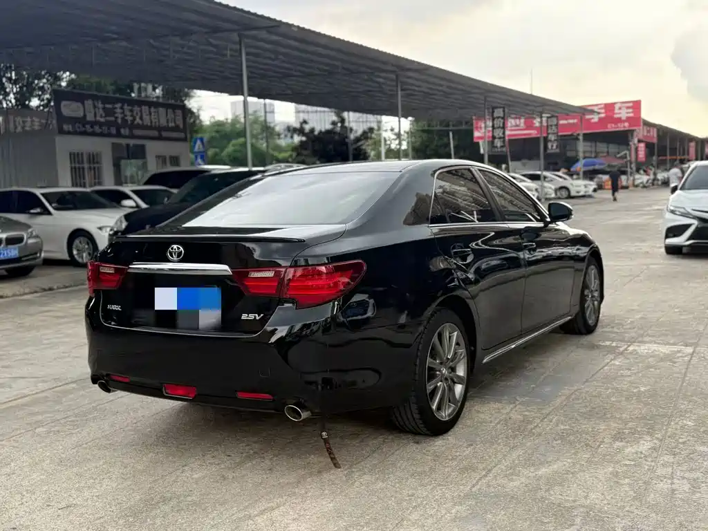 Toyota Reiz — миниатюра 9