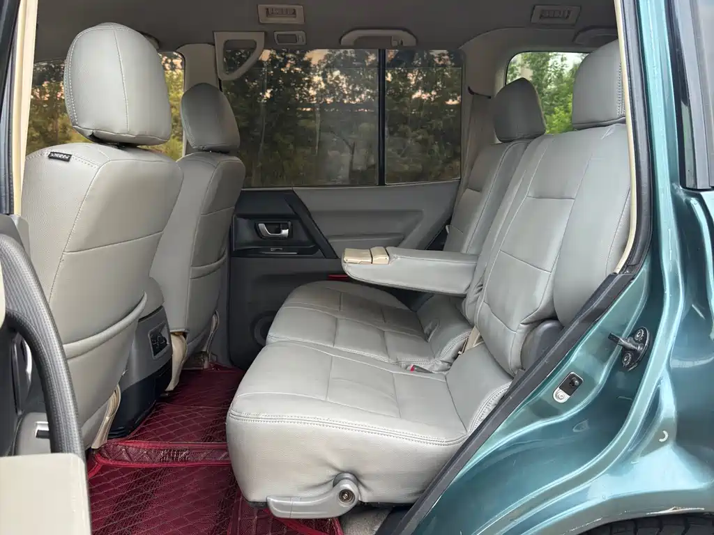 Mitsubishi Pajero — миниатюра 9