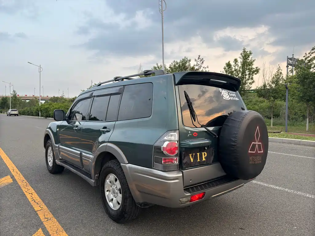 Mitsubishi Pajero — миниатюра 7