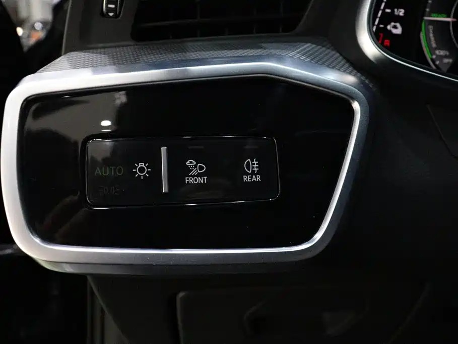 Audi A6L New Energy — миниатюра 17
