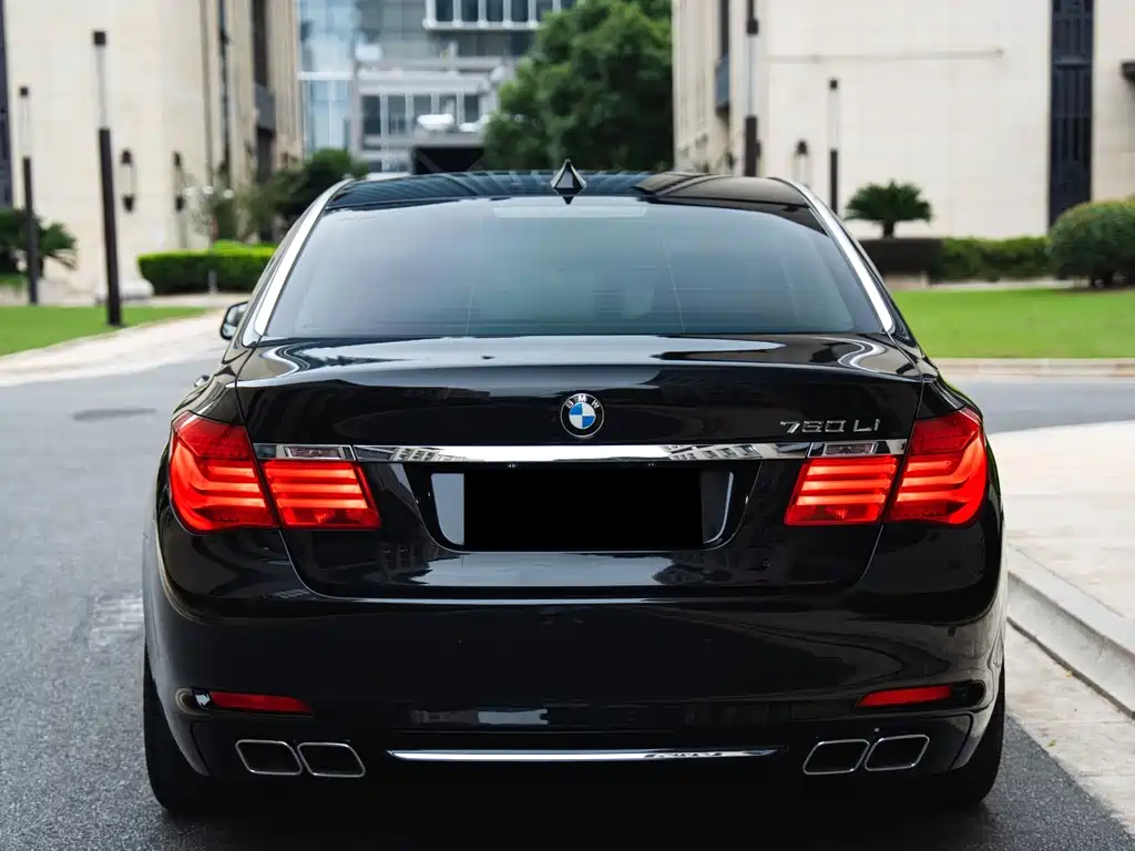 BMW 7 Series — миниатюра 4