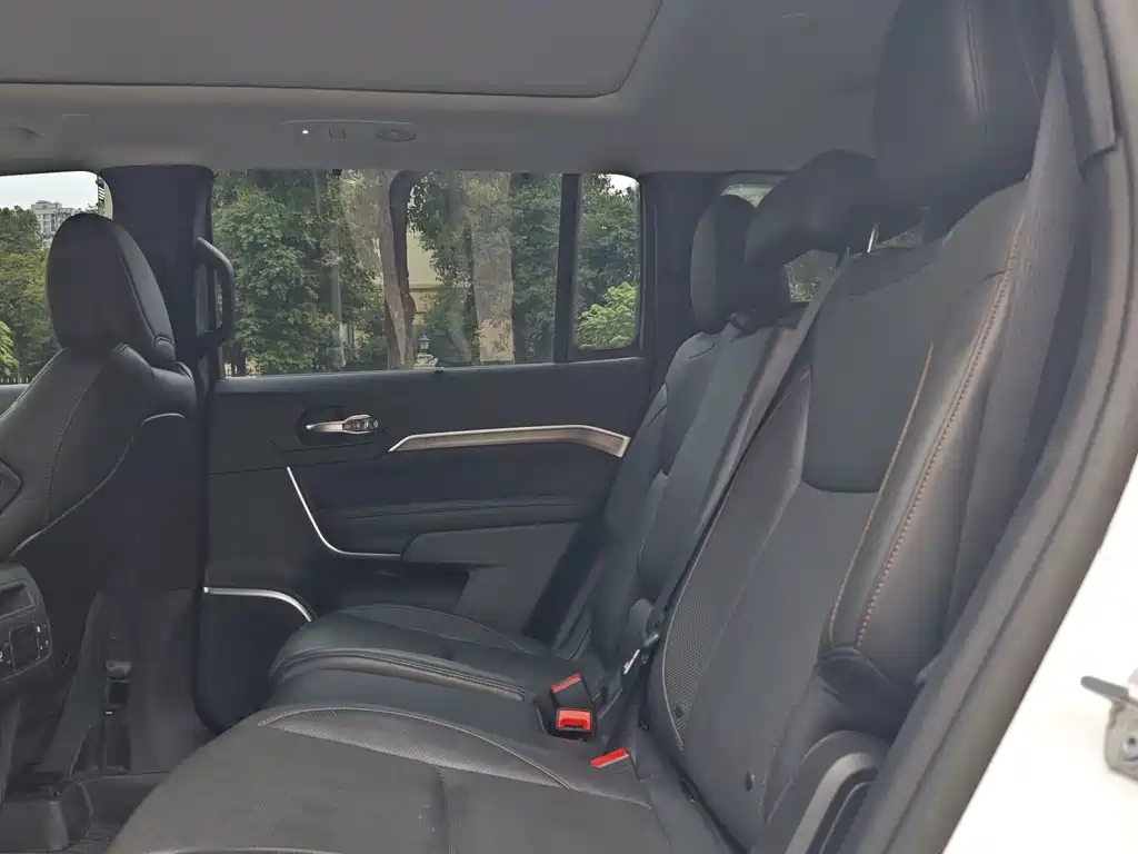 Jeep Grand Commander — миниатюра 9