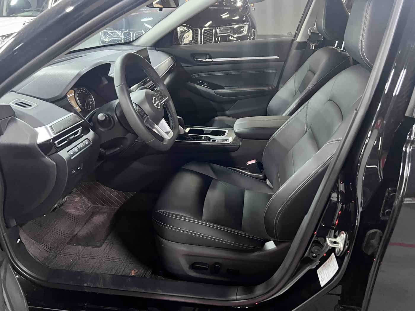 Nissan Teana 2.0 л 2025 г. Чёрный, пробег 9300 км