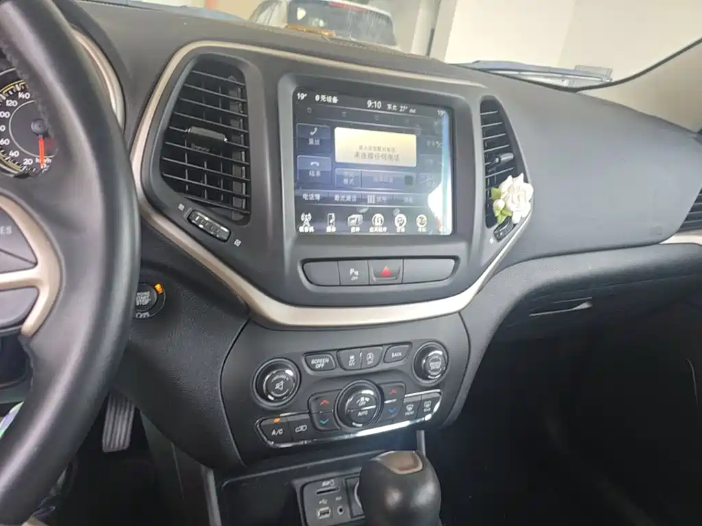 Jeep Cherokee — миниатюра 6
