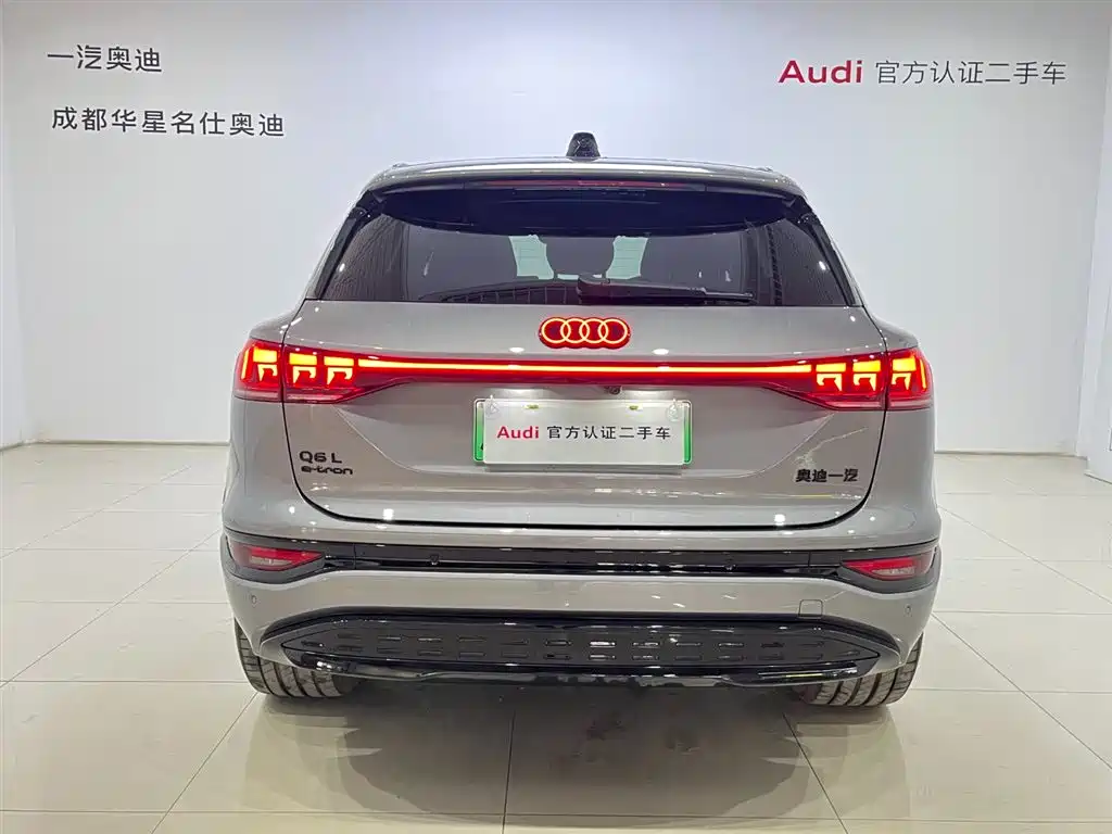 AUDI Q6L E TRON