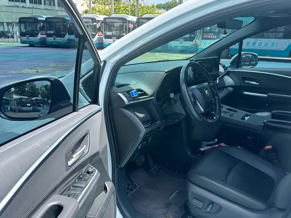 Toyota Sienna — миниатюра 25