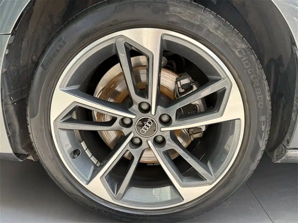 Audi A4L 2023 Silver/gray из Китая, фото 3