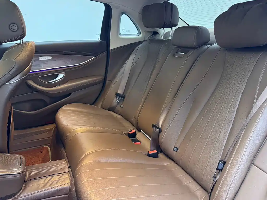 Mercedes-Benz E-Class — миниатюра 5