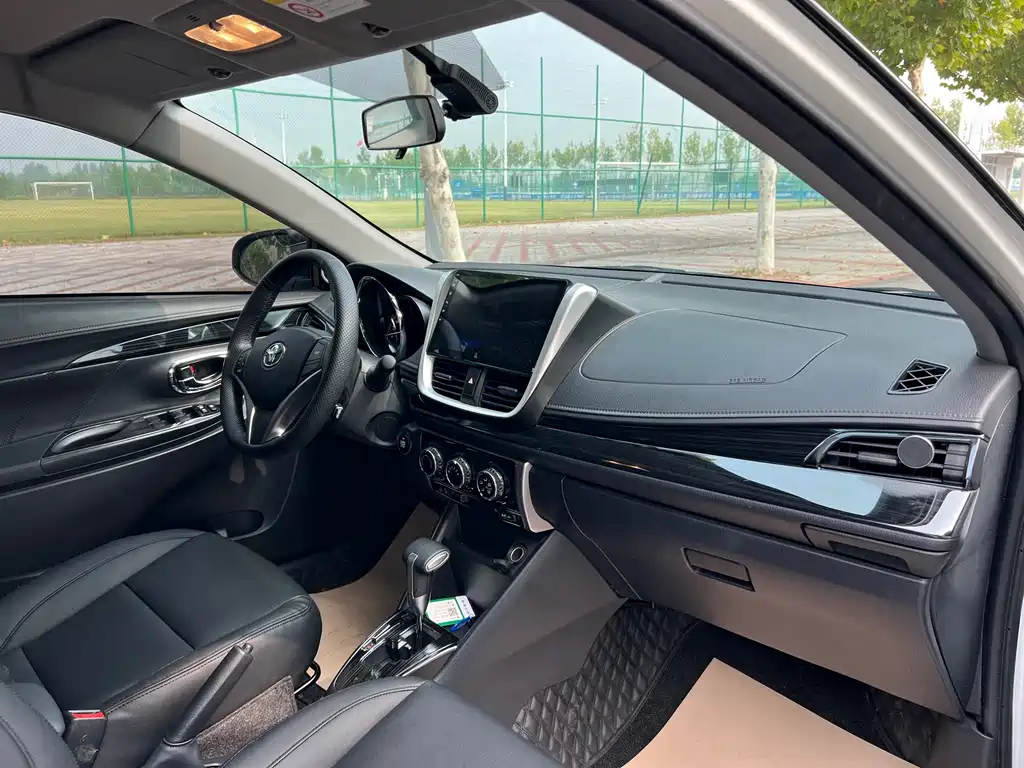 Toyota Yaris L — миниатюра 11