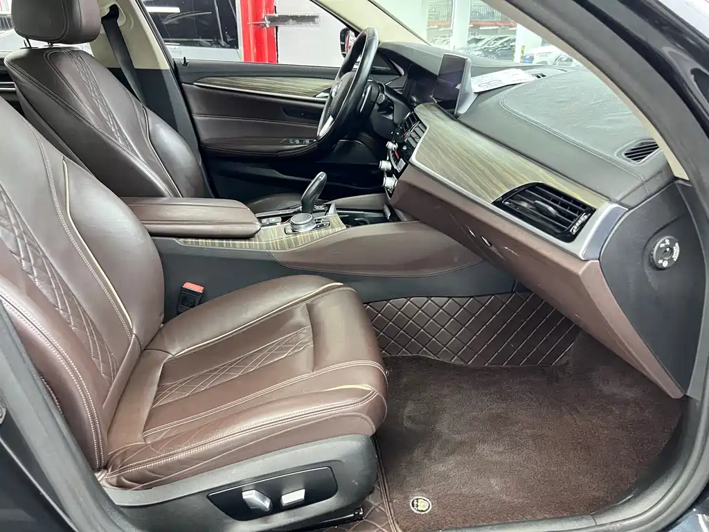 BMW 5 Series — миниатюра 15
