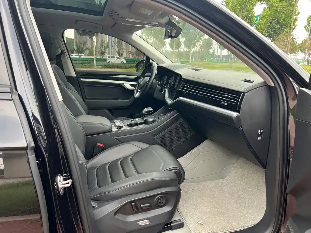 Volkswagen Touareg — миниатюра 12