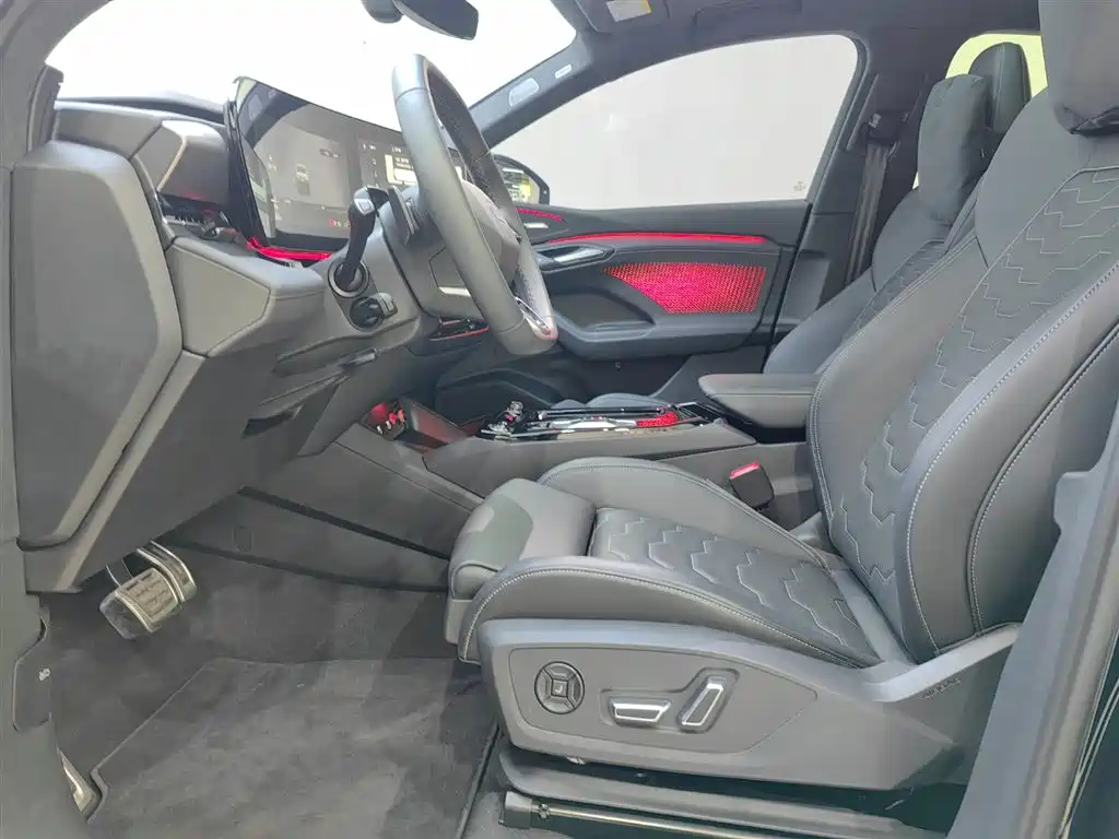 AUDI Q6L SPORTBACK E TRON