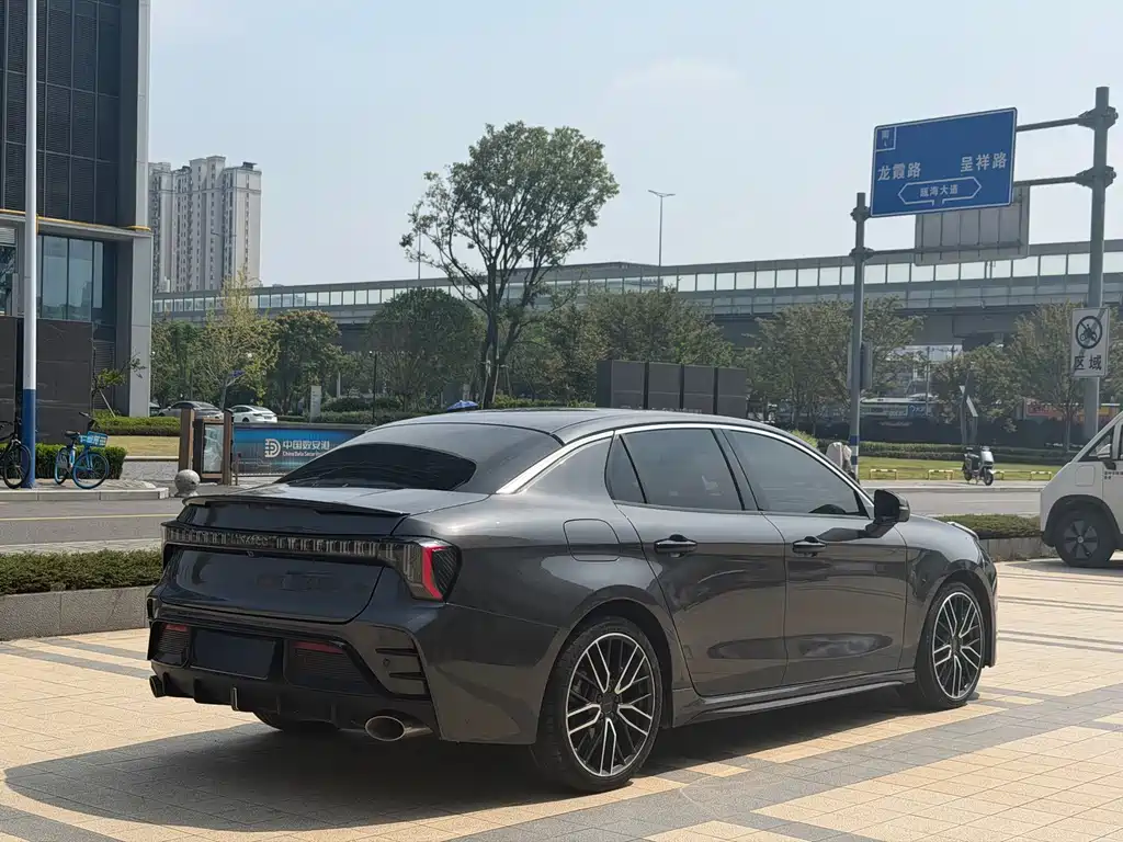 Lynk & Co 03 — миниатюра 8