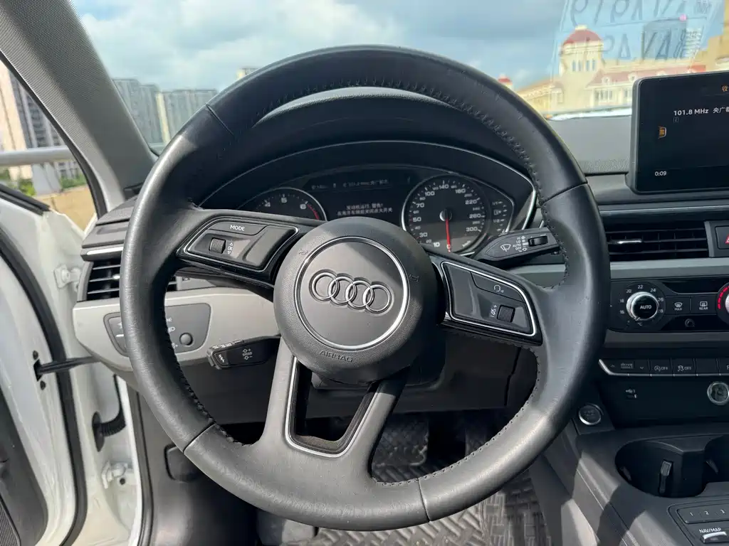 Audi A4L 2019 40 TFSI VI
