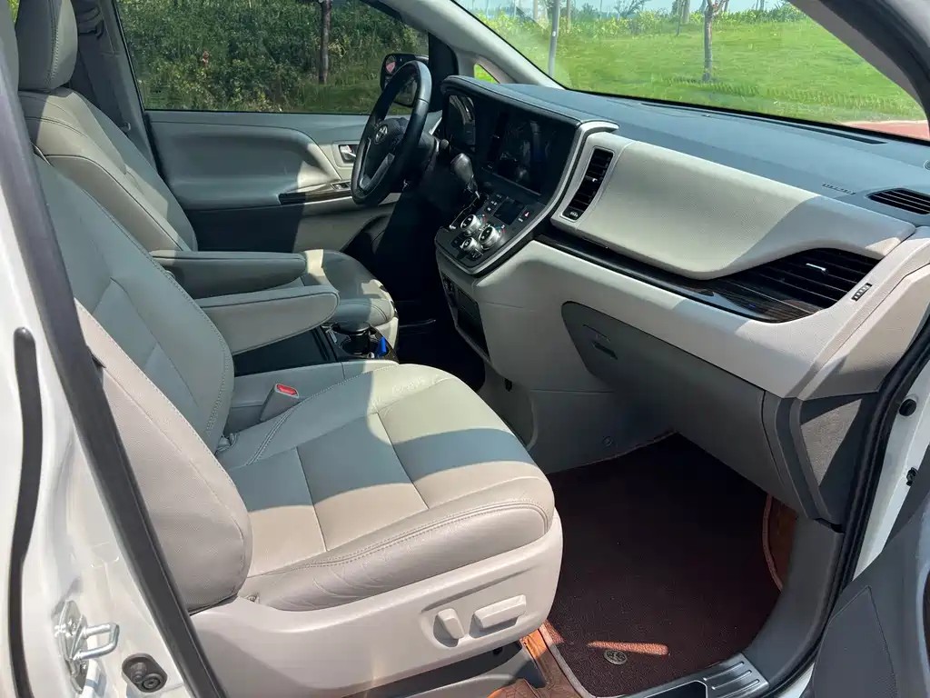 Toyota Sienna — миниатюра 17
