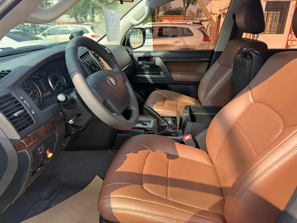 Toyota Land Cruiser — миниатюра 6