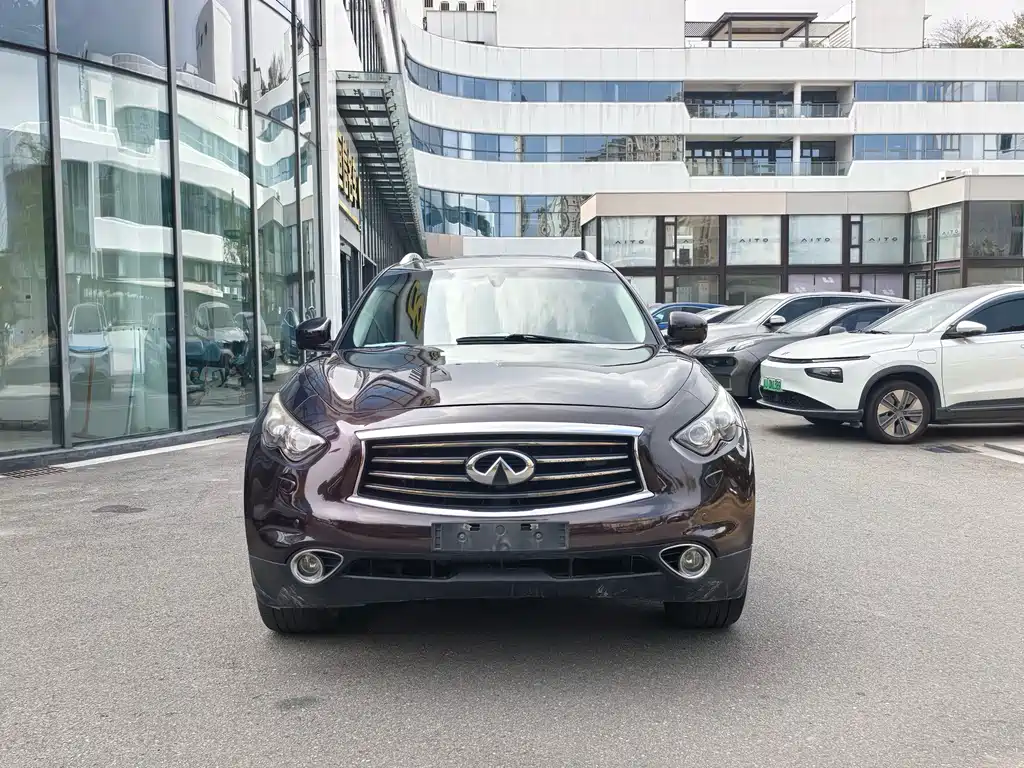 Infiniti QX70 — миниатюра 2
