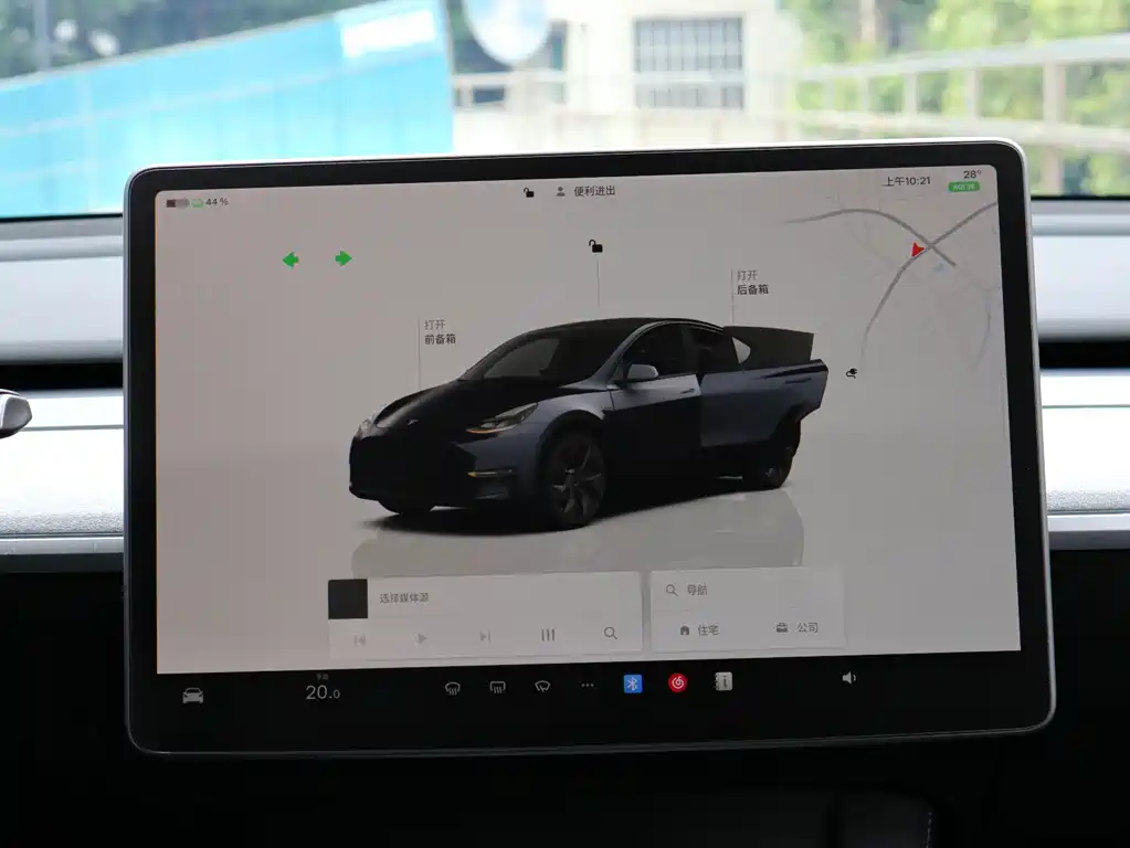 Tesla Model Y — миниатюра 11