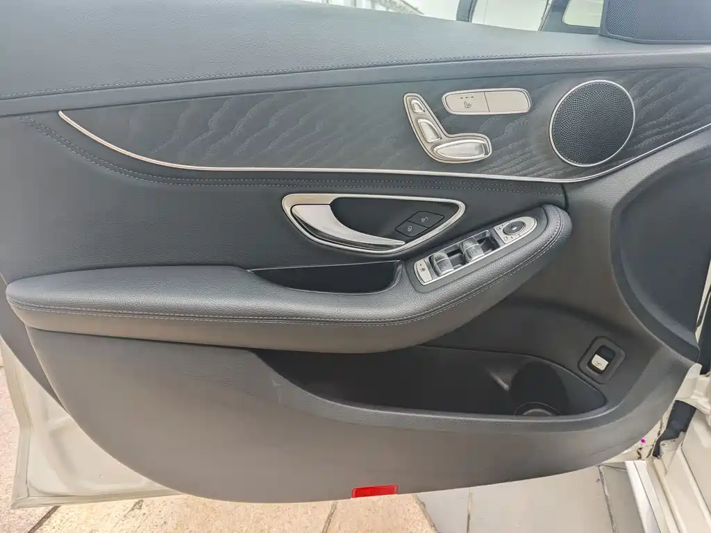 Mercedes-Benz C-Class — миниатюра 12