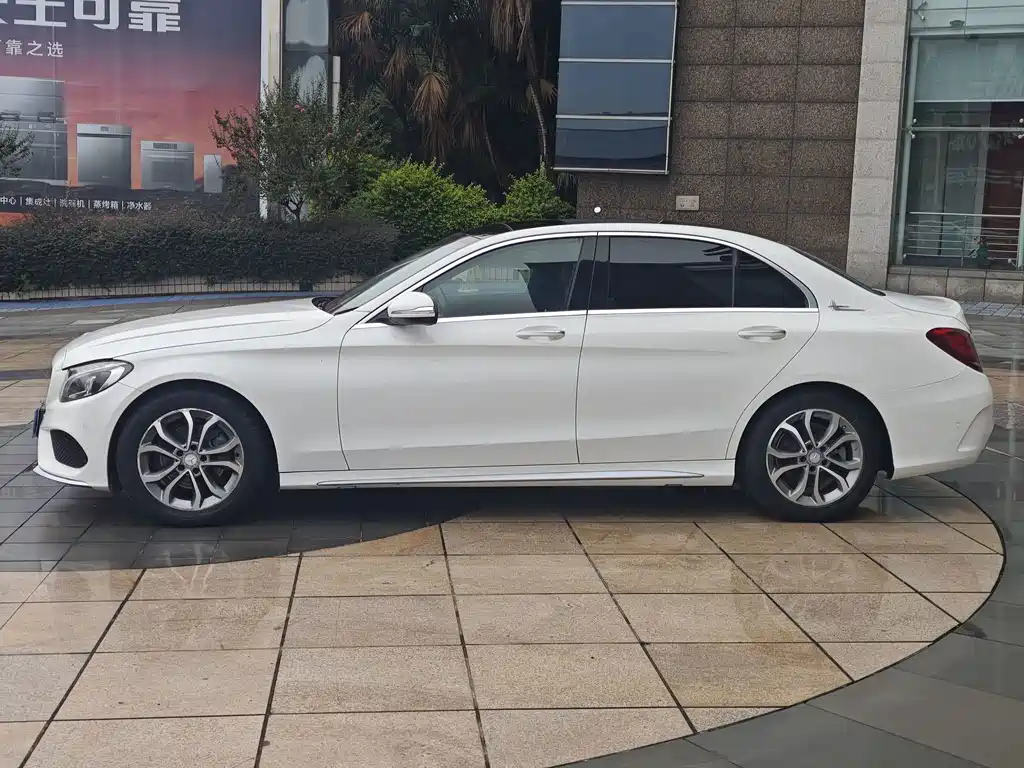 Mercedes-Benz C-Class — миниатюра 14