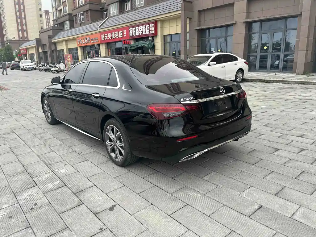 Mercedes-Benz E-Class — миниатюра 6