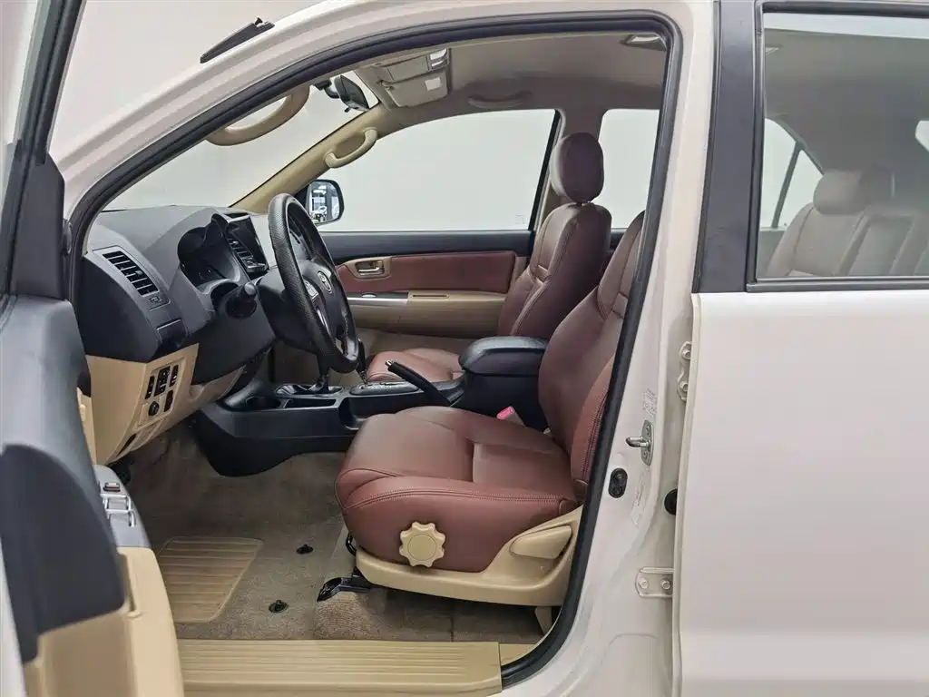 Toyota Fortuner 2014 2.7L AT