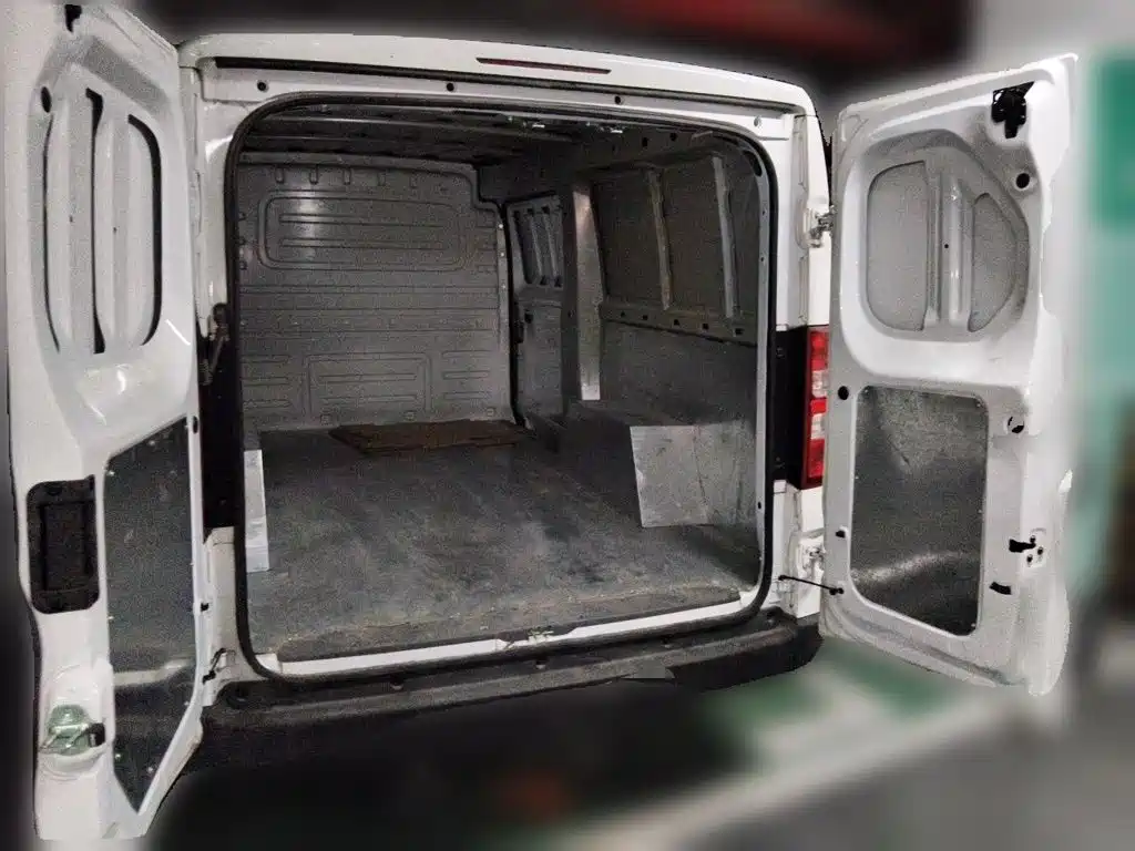 Wuling Yangguang — миниатюра 16
