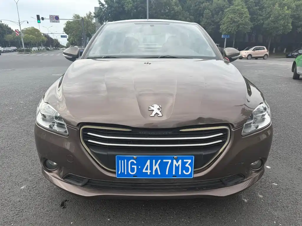 Peugeot 301 1.6L Auto Premium Edition, фото 2