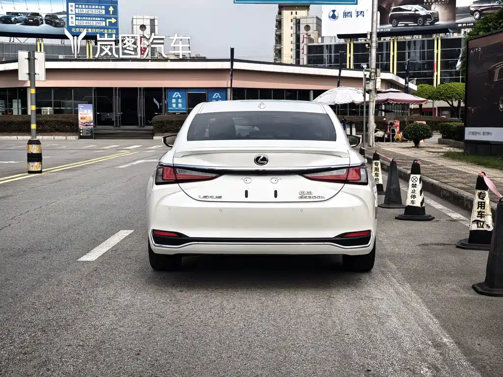 Lexus ES — миниатюра 5